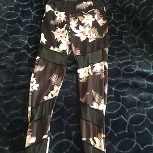 Floral mesh insert leggings